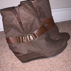 Brown Blowfish Wedge